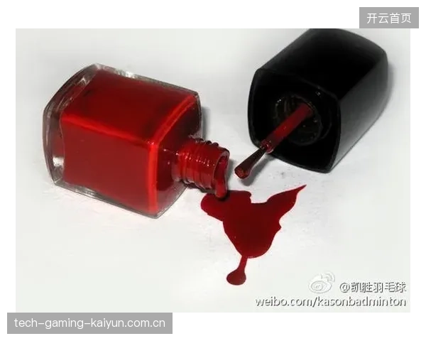 羽毛球意外撞拍流血